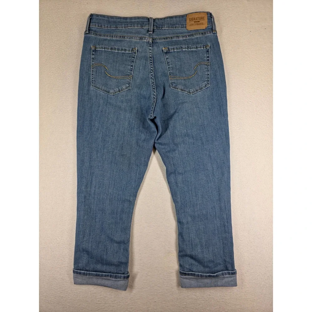 Signature by Levi Strauss Gold Label Mid-Rise Capri Jeans Medium Wash Blue 10